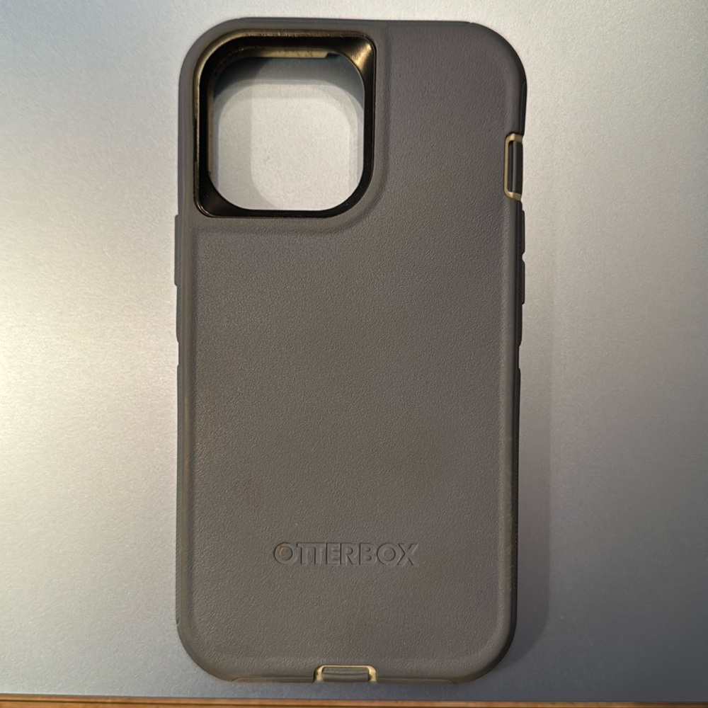 Otterbox DROP + case for Iphone 13 ProMax
Great condition